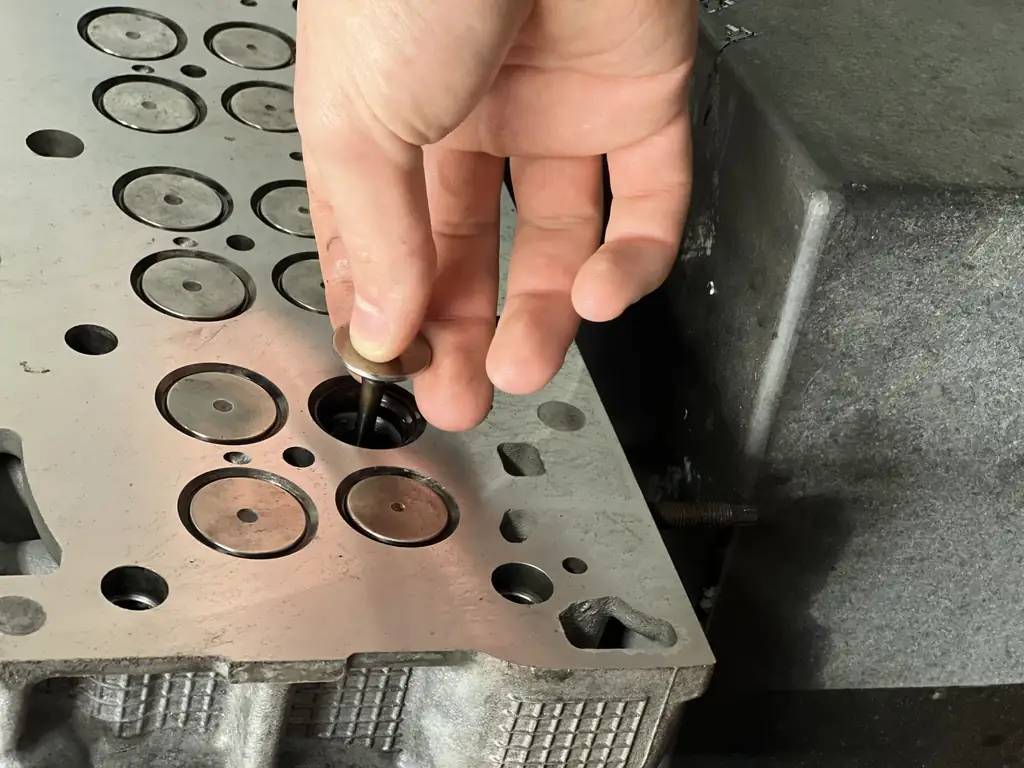 Engine reconditioning at Meksta