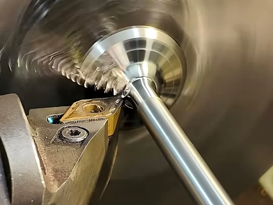 Dreiing av ventilprofil i CNC-dreiebenk hos Meksta